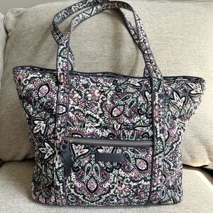 Vera. Bradley Small Vera Tote in Bonbon Medallion
